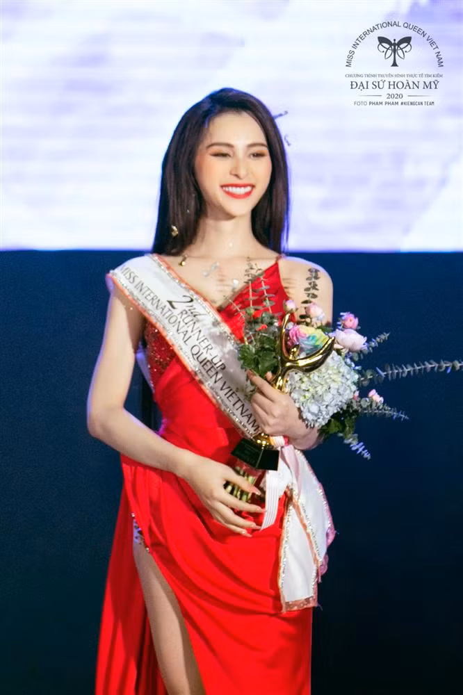 Á hậu 2 Nguyễn Phạm Tường Vi.