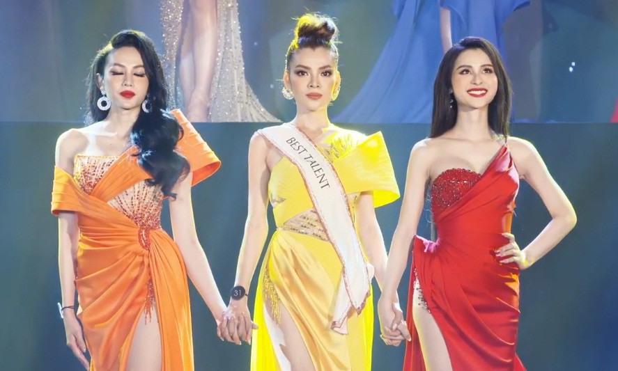br/> Tối 24/1, chung kết Miss International Queen Vietnam - Đại sứ Hoàn mỹ 2020 (hay còn gọi Hoa hậu Chuyển giới Việt Nam) chính thức lên sóng. Được biết đêm thi đã được ghi hình bí mật vào tối 17/1 trước đó. Nhan sắc Phùng Trương Trân Đài nổi bật trong top 3.