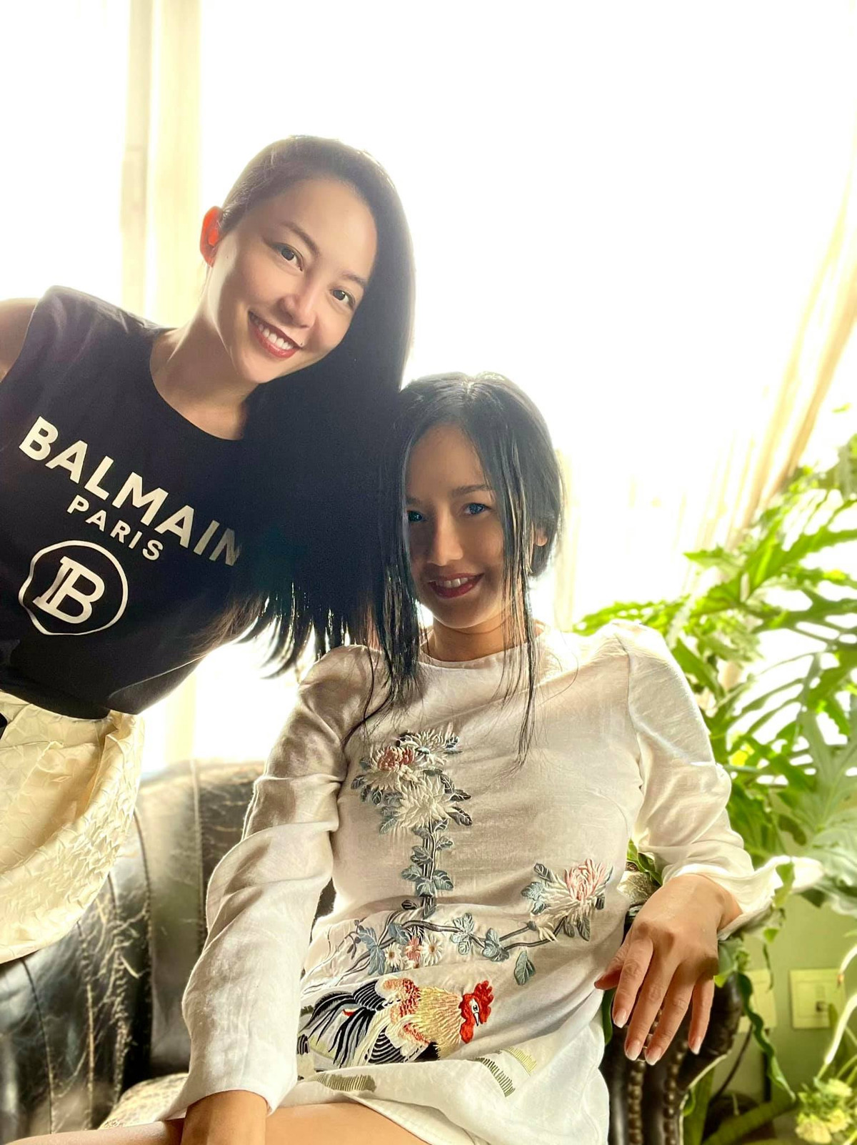 Sao Việt hôm nay 31/5: Hồng Nhung và Linh Nga hội ngộ cuối tuần.