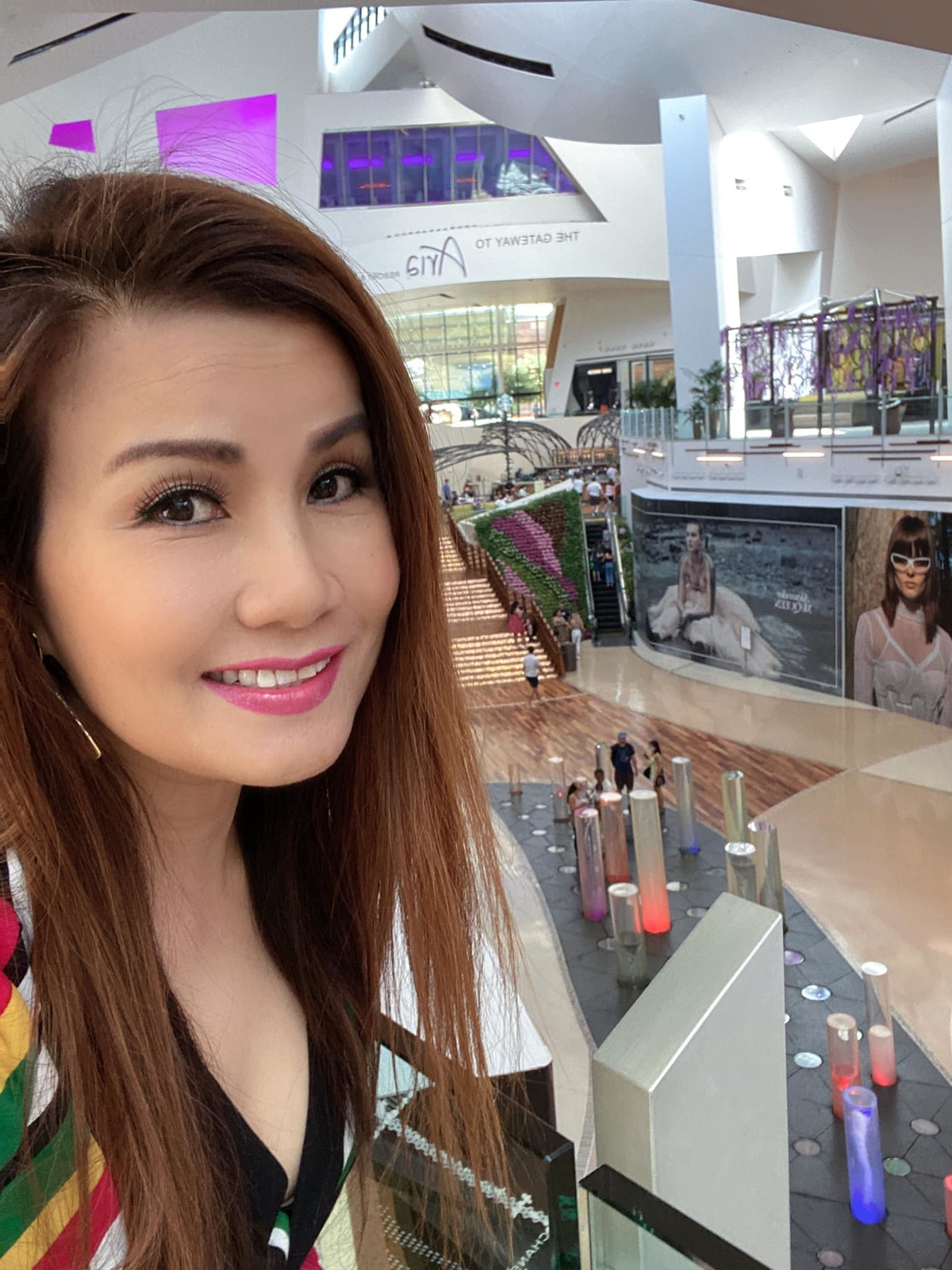 Hạ Vy tham quan Las Vegas.