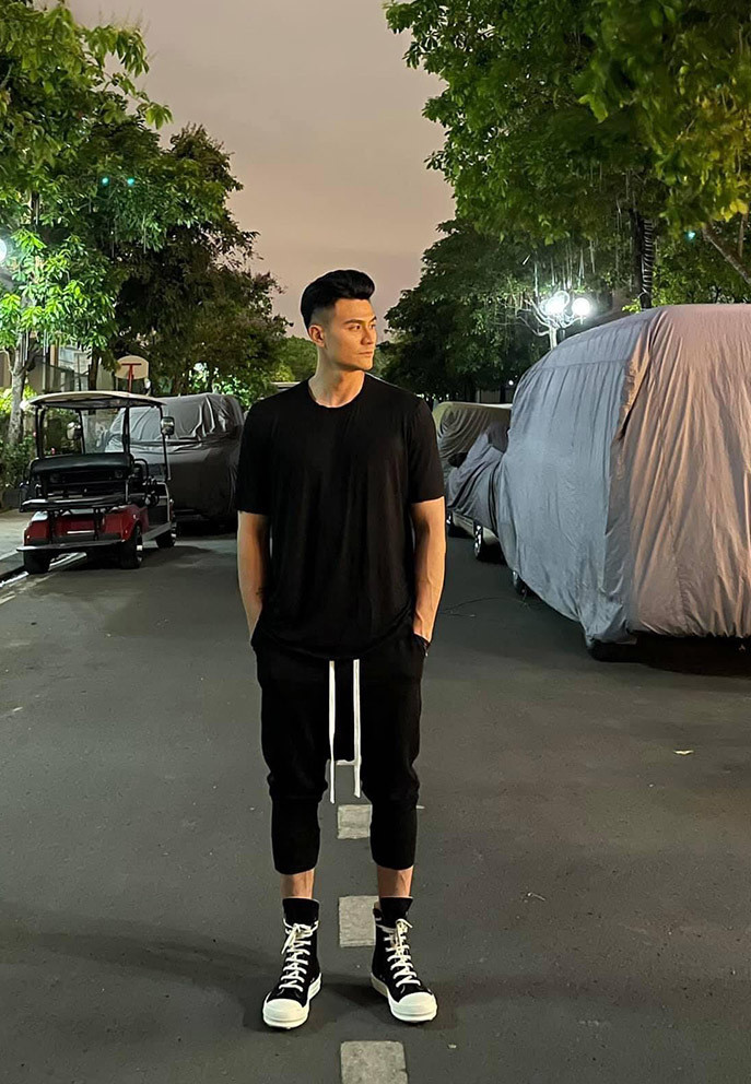 Vĩnh Thụy được khen chuẩn siêu mẫu với vóc dáng, thần thái trong bức ảnh chụp ngẫu hứng lúc dạo phố.