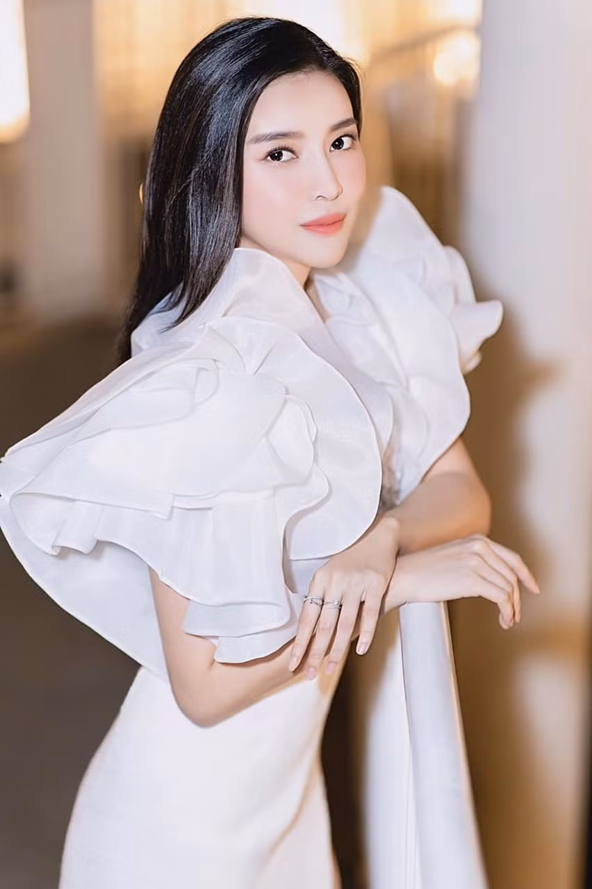 Cao Thái Hà khoe nhan sắc xinh đẹp tại sự kiện.