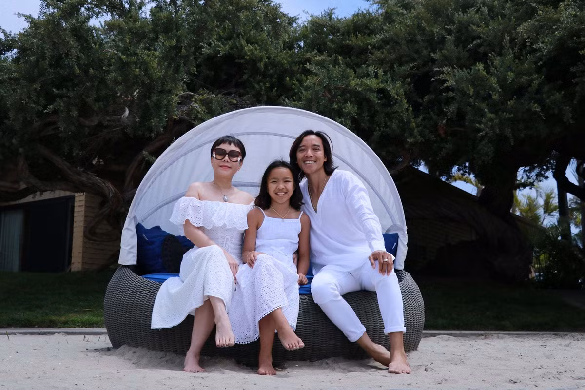 Việt Hương khoe ảnh hạnh phúc bên ông xã và con gái - Hình 3 Viet Huong khoe anh hanh phuc ben ong xa va con gai-Hinh-3