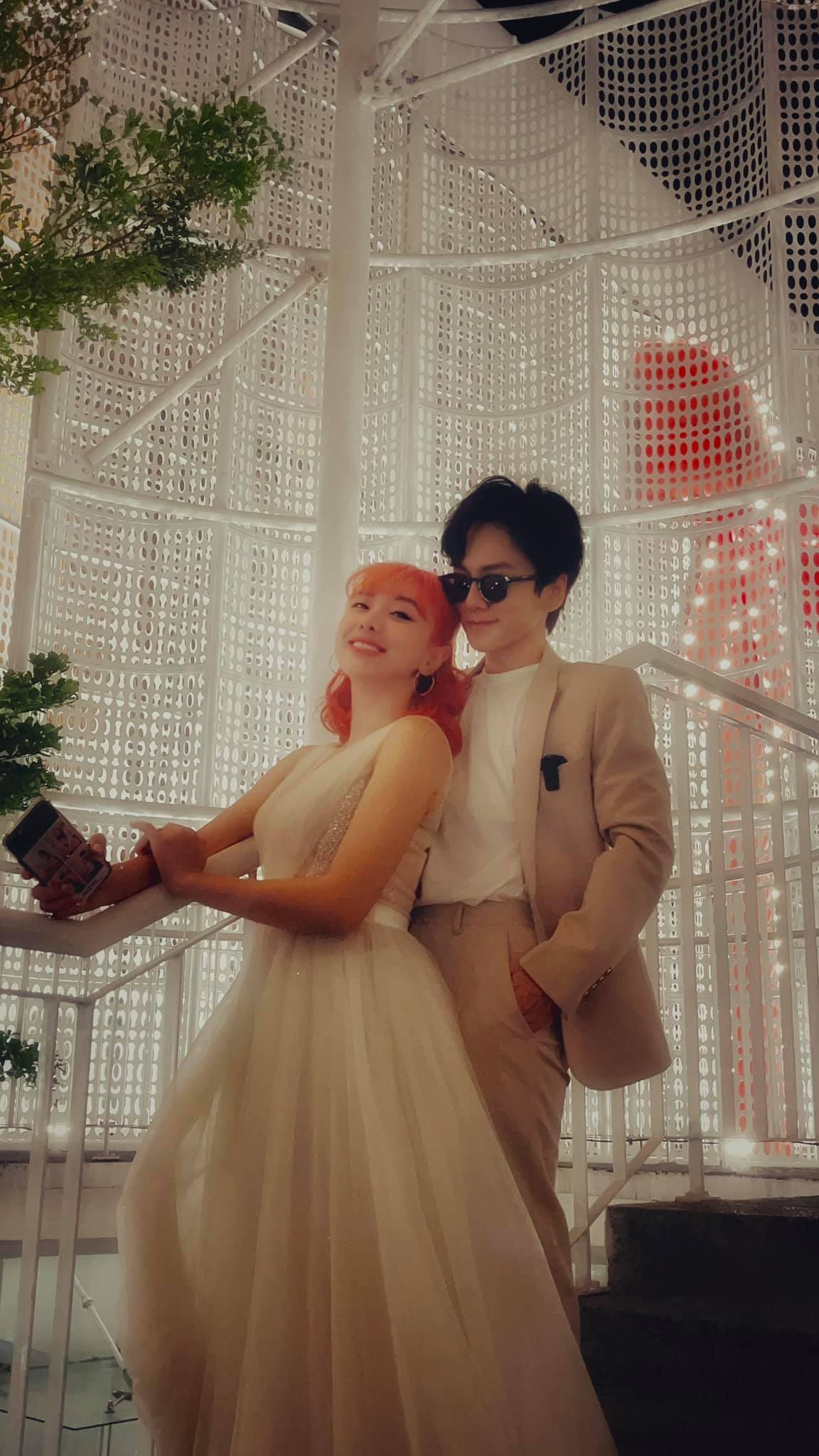 Miko Lan Trinh hạnh phúc bên bạn trai chuyển giới.