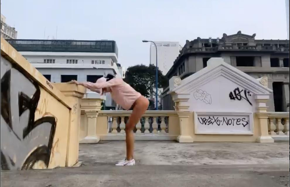 Hình ảnh H'Hen Niê quả thực dễ gây hiểu lầm.