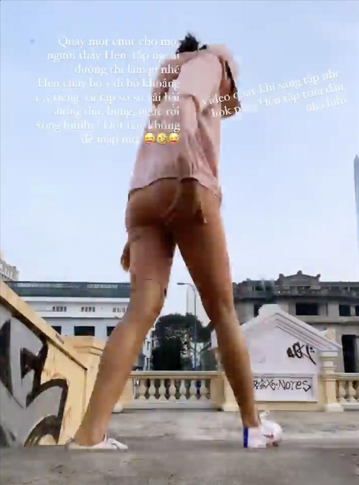 Những chiếc quần màu nude chính là "thủ phạm" khiến người mặc dễ rơi vào tình huống oái oăm thế này.