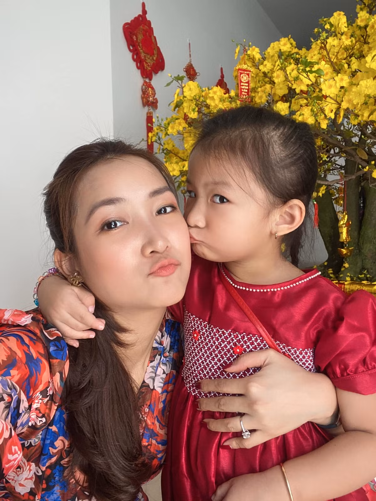 Năm 2017, Yến Phương và ca sĩ Lam Trường hạnh phúc chào đón con gái tên Phoebe.