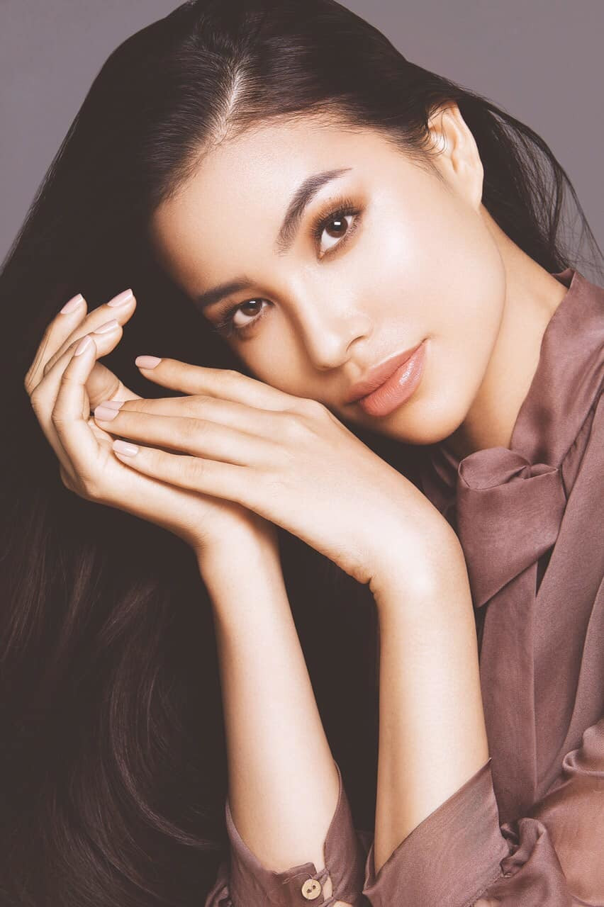 Mỗi ngày 1 tiếng buổi sáng, Hoa hậu Phạm Hương thường dành thời gian luyện tập yoga.