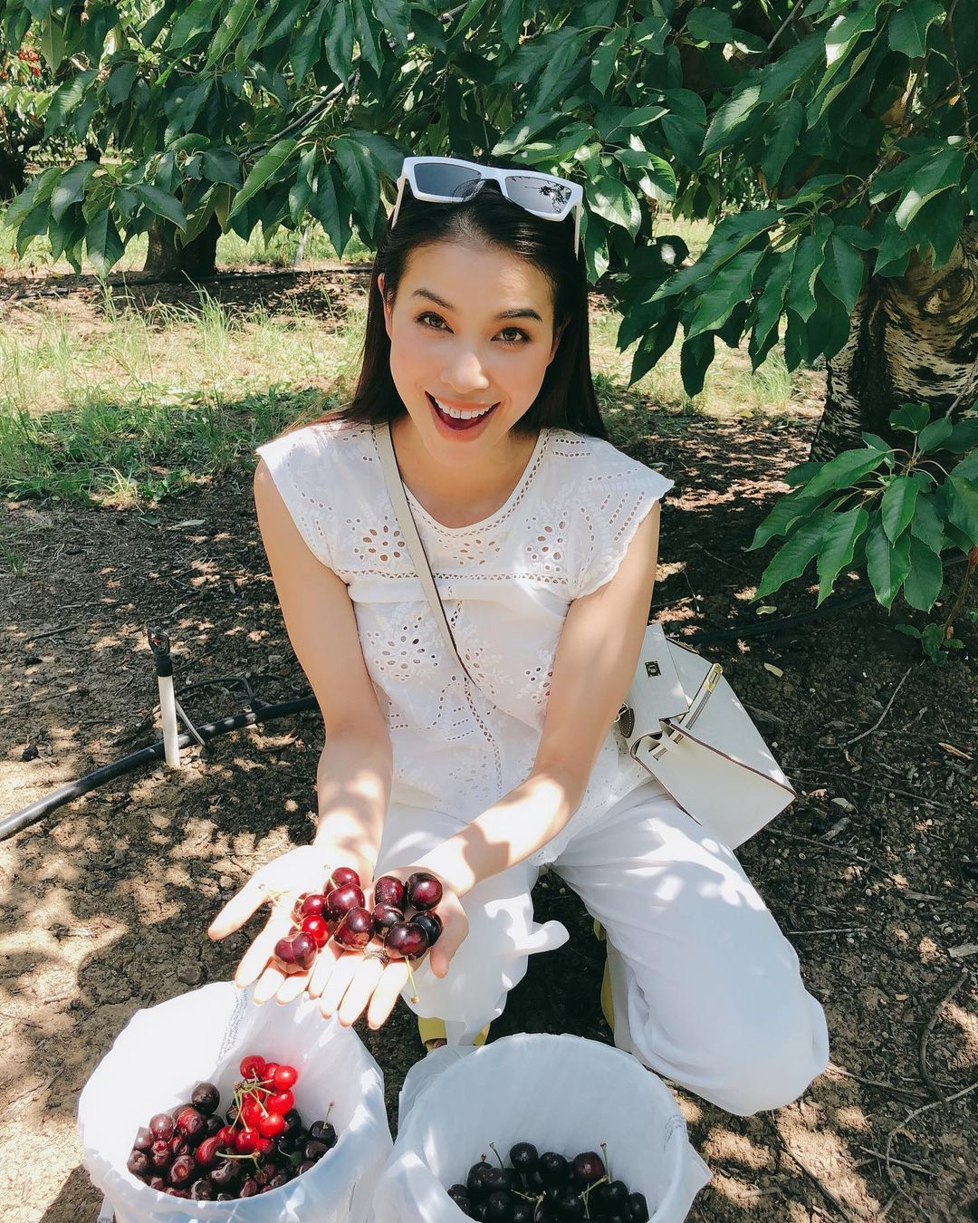 Không những vắng bóng tại quê nhà, gần đây Phạm Hương ngày càng ít chia sẻ với truyền thông về tình hình cuộc sống, sự nghiệp ở Mỹ.