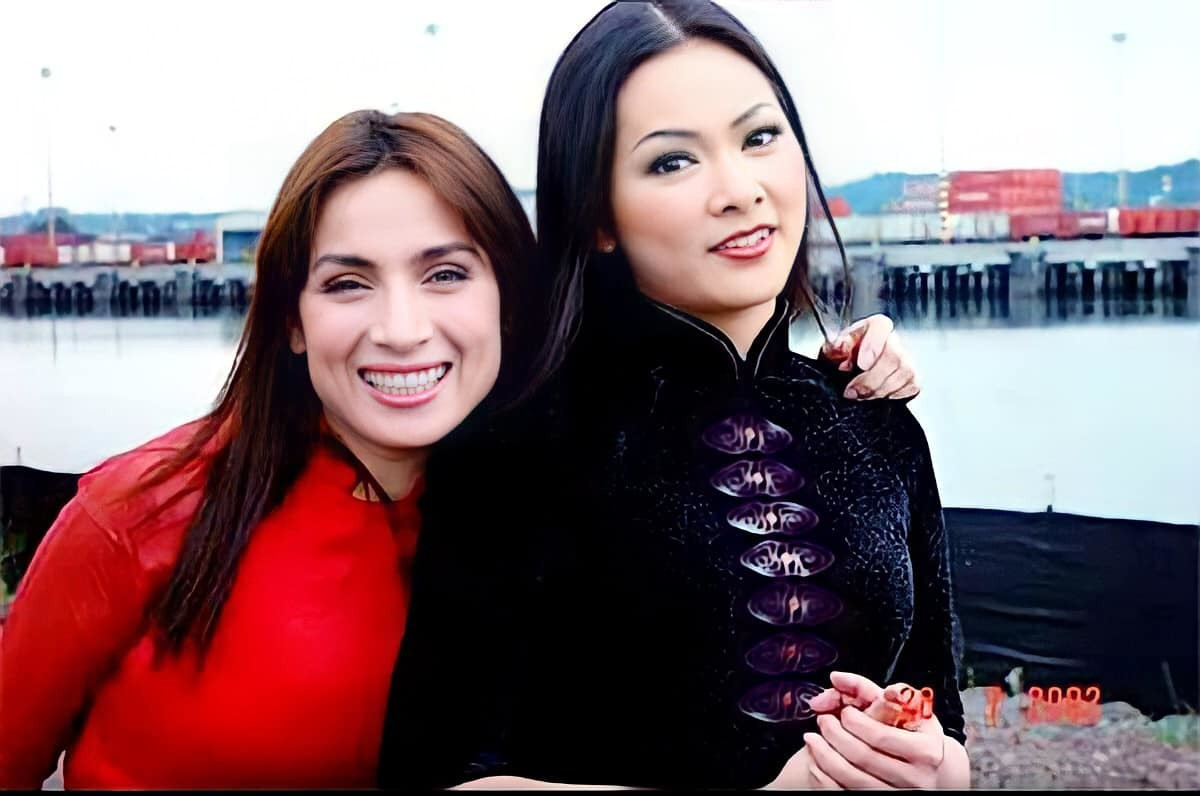 Như Quỳnh mượn câu hát tiễn bạn: "Trông nét mặt nhớ người/ Hôm đi còn gặp nỉ non suốt đêm những lời…".