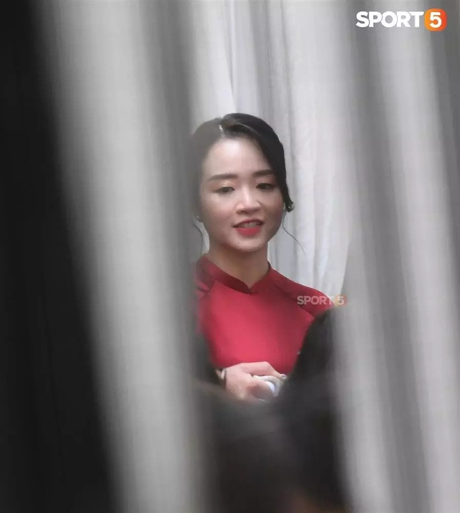 Me vo Xuan Truong the nay bao sao con gai dep bat chap chup len