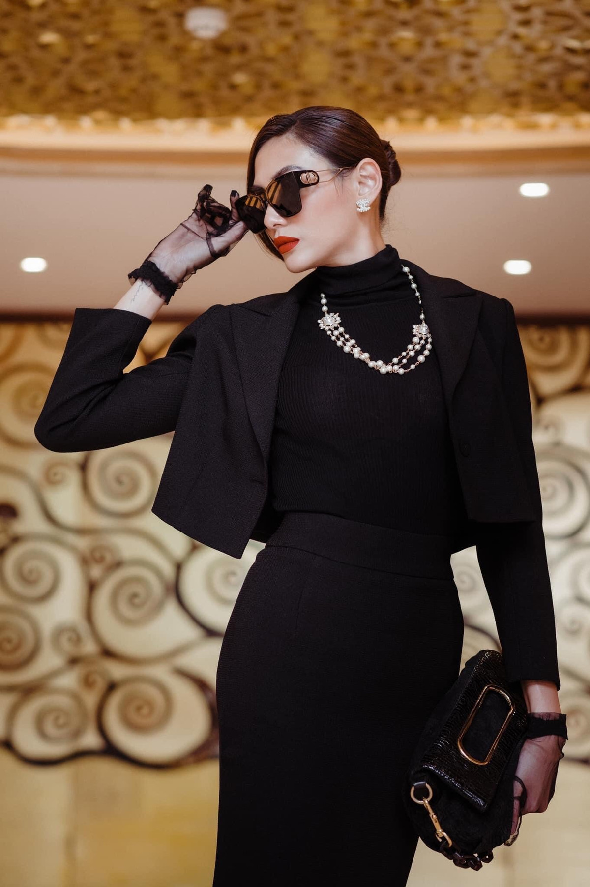 Võ Hoàng Yến diện trang phục "kín cổng cao tường" khi dự một sự kiện quan trọng dành cho giới người mẫu Việt.