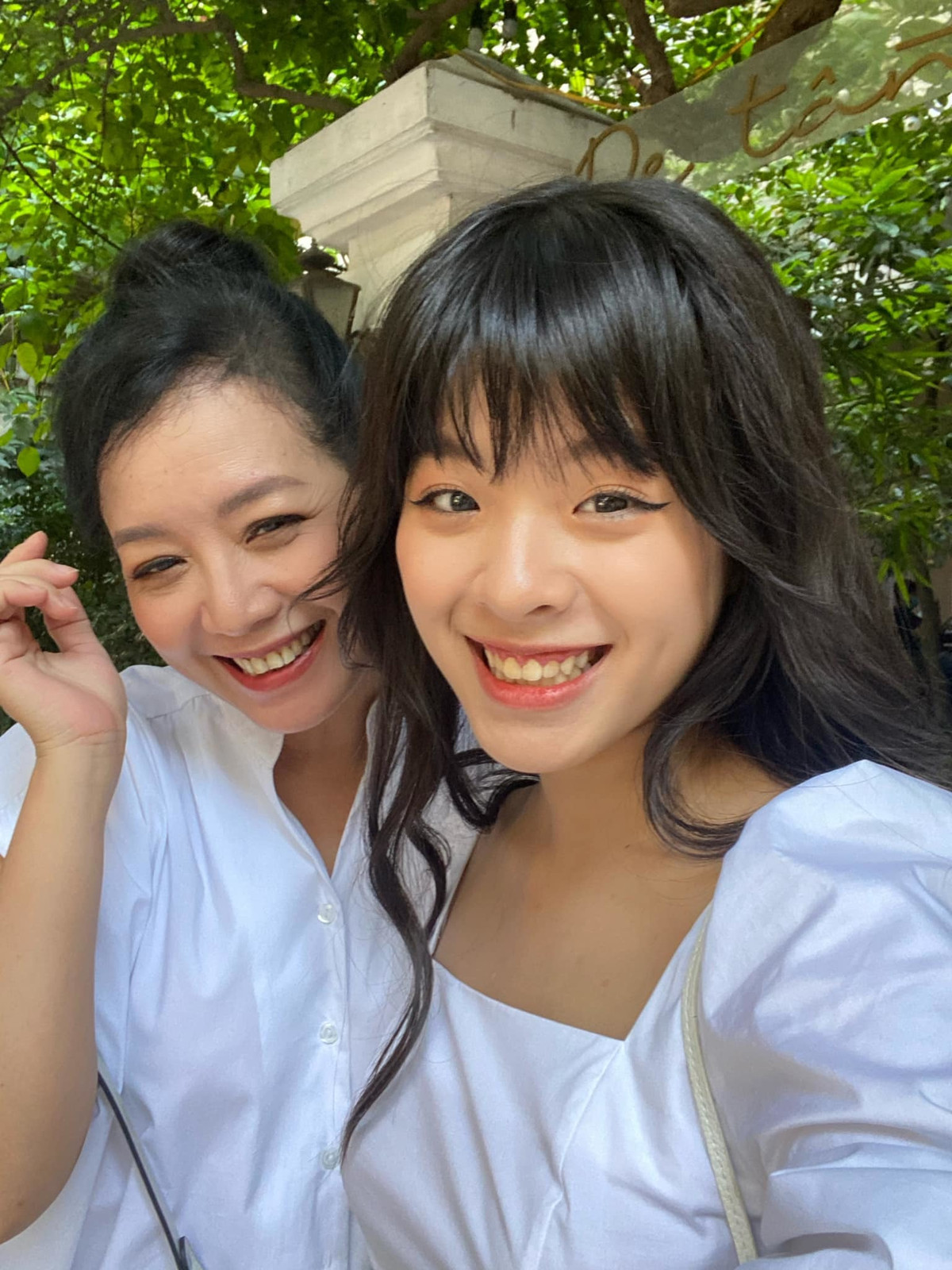 Chiều Xuân tươi vui bên con gái Hồng Khanh.