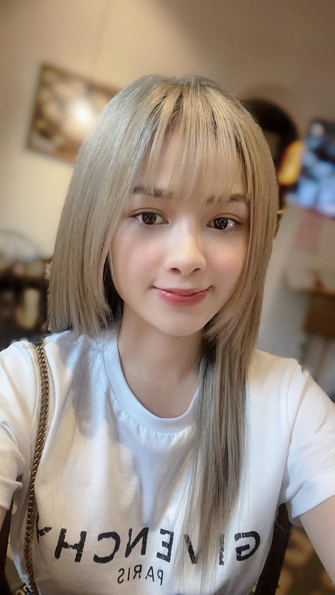 Dương Hoàng Yến cắt tóc mới.