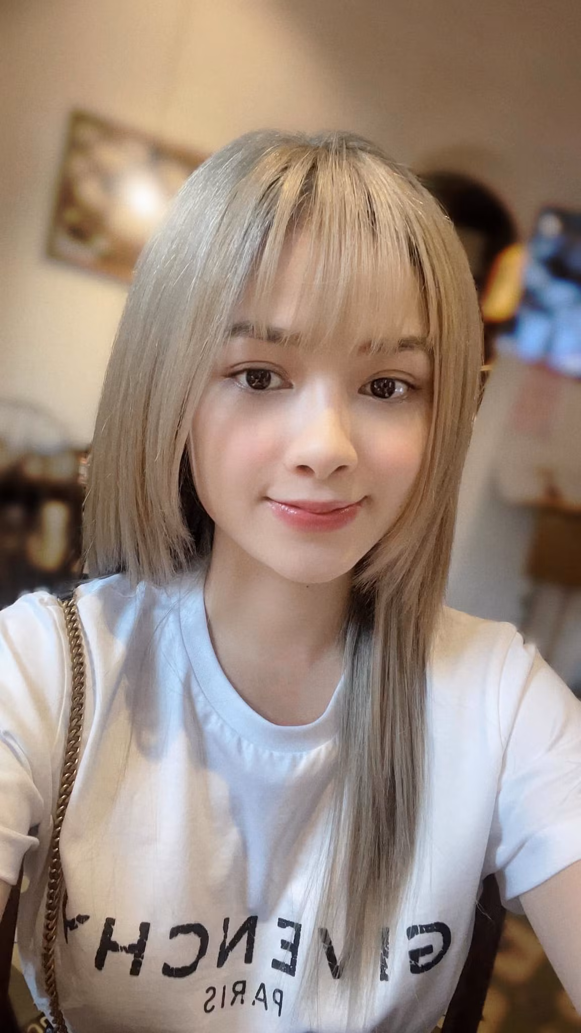 Dương Hoàng Yến cắt tóc mới.