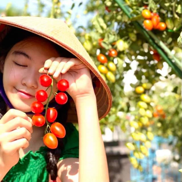  Theo chị Dạ Thảo, cà chua bi là món yêu thích của cả nhà Quyền Linh.