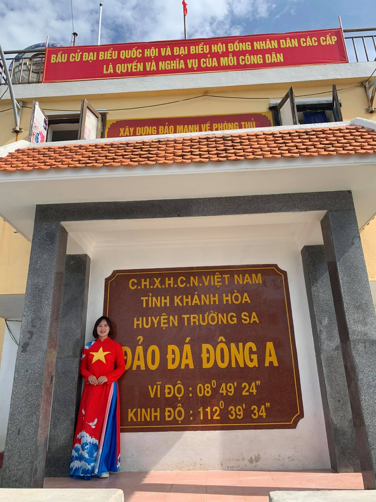 Khánh Linh đang có chuyến công tác tại huyện đảo Trường Sa.