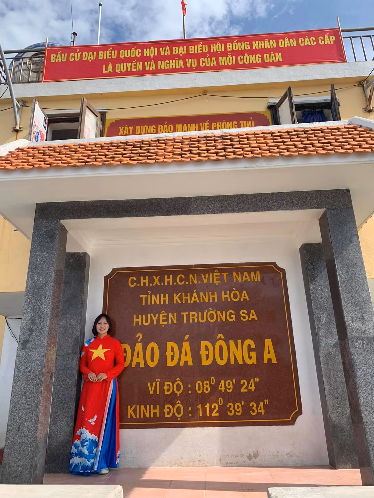 Khánh Linh đang có chuyến công tác tại huyện đảo Trường Sa.