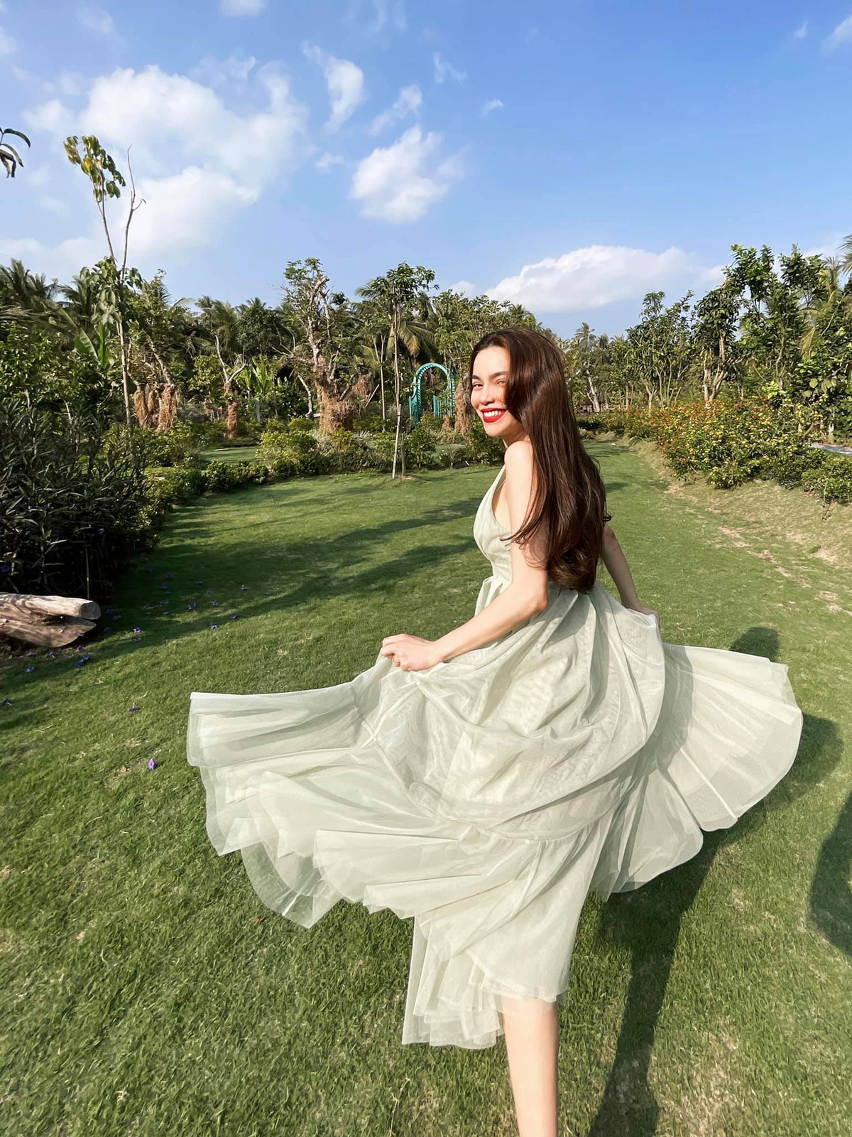 Hồ Ngọc Hà và Kim Lý vui vẻ nghỉ ngơi ở Bến Tre.