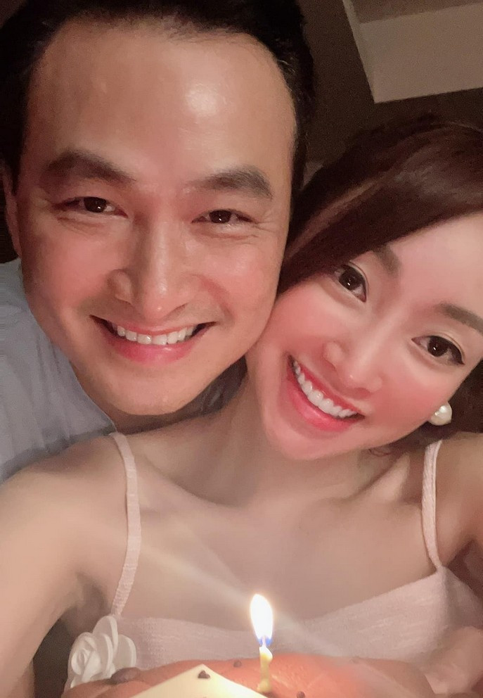 Chi Bảo tổ chức buổi sinh nhật giản dị nhưng ấm cúng cho bà xã Lý Thùy Chang.