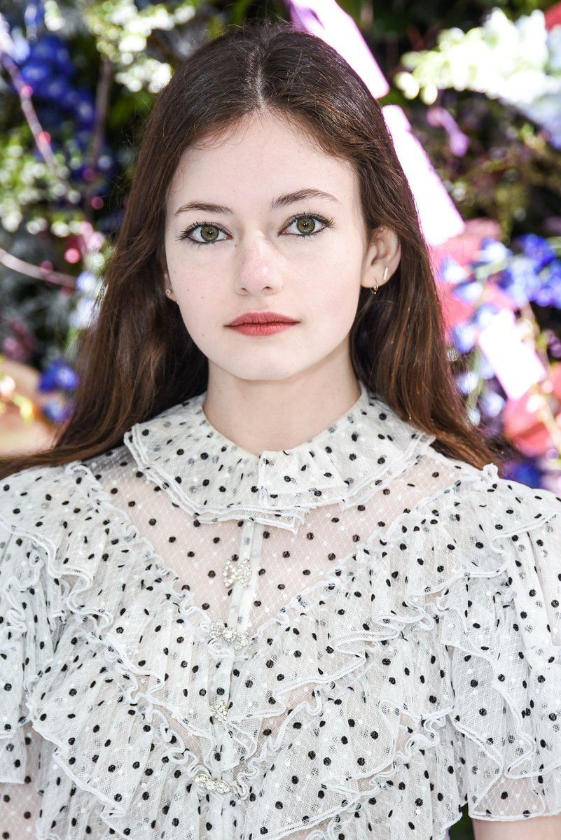 Trước khi được quan tâm với tư cách diễn viên, từ năm 3 tuổi Mackenzie Foy đã làm người mẫu quảng cáo. Cô bé cũng có cơ hội đóng phim truyền hình từ năm 6 tuổi nên có dày dặn kinh nghiệm đứng trước ống kính.