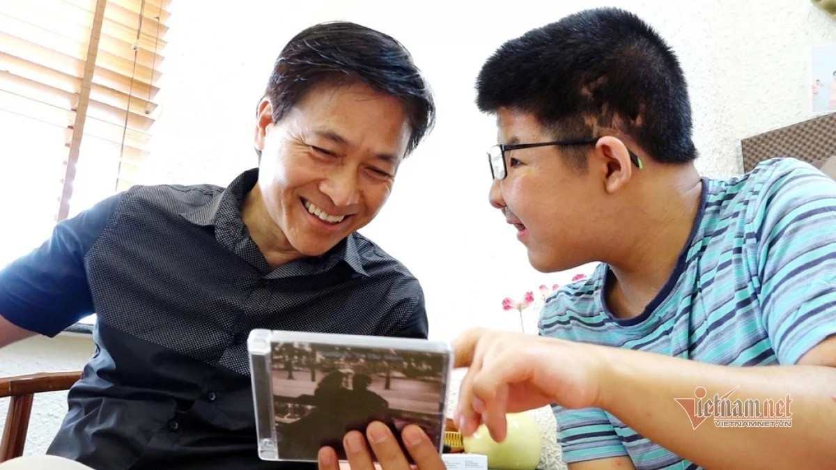 Dien vien Quoc Tuan lo lang khi con trai chua the phau thuat