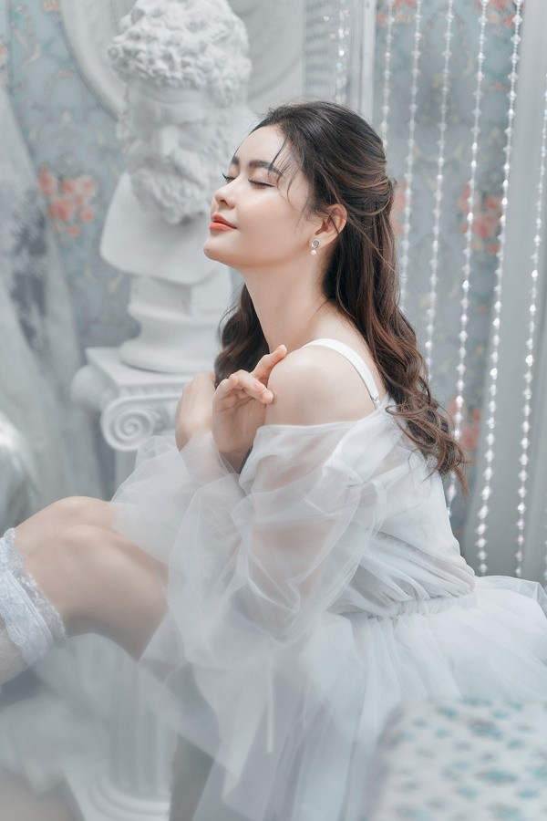 Trong phim mới, Trương Quỳnh Anh – Quý Bình là “oan gia ngõ hẹp” luôn kè kè bên nhau và gây sự nhau tối ngày. Trương Quỳnh Anh vao vai cô bé nghịch ngợm, cá tính, trong khi Lý Bình đóng chàng công tử nhà giàu ăn chơi, thường xuyên đấu khẩu cùng Trương Quỳnh Anh. Sau này, nhờ nhân vật Kim Chi của Trương Quỳnh Anh mà Minh Quân của Lý Bình trưởng thành hơn, biết suy nghĩ hơn. Trương Quỳnh Anh nhận thấy cả hai phối hợp ăn ý và thoải mái hơn so với lần đầu.