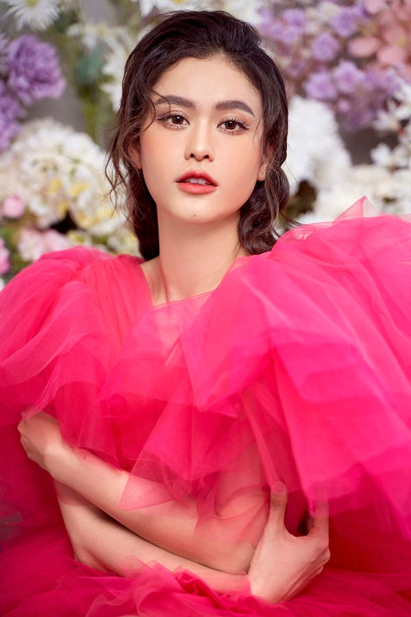 Sau ca phẫu thuật lần 1, Trương Quỳnh Anh dành thời gian nghỉ dưỡng tại nhà và chăm sóc bé Sushi. Nhiều khán giả đã phát hiện vết mổ ở cổ và hỏi thăm sức khoẻ khi Trương Quỳnh Anh livestream trò chuyện cách đây vài ngày.