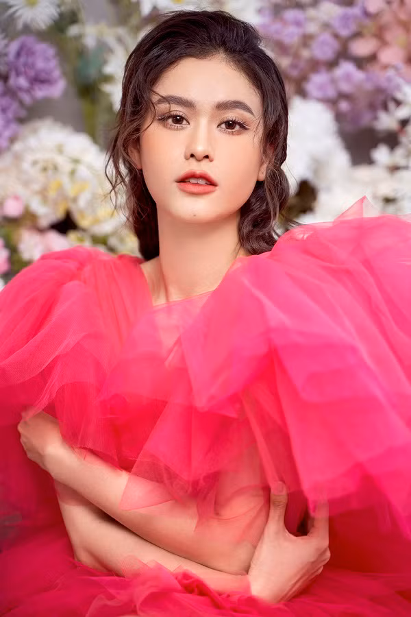 Sau ca phẫu thuật lần 1, Trương Quỳnh Anh dành thời gian nghỉ dưỡng tại nhà và chăm sóc bé Sushi. Nhiều khán giả đã phát hiện vết mổ ở cổ và hỏi thăm sức khoẻ khi Trương Quỳnh Anh livestream trò chuyện cách đây vài ngày.