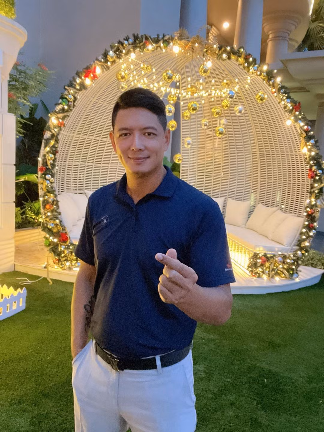 "Cuối tuần rồi, chúc cả nhà vui vẻ nha", Bình Minh nhắn nhủ.