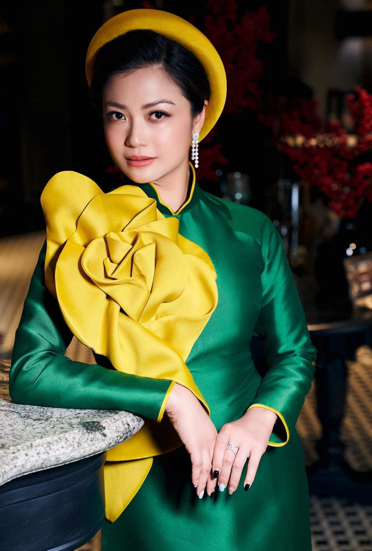 Diễn viên Kiều Anh xinh đẹp trong bộ ảnh áo dài. Cô tiết lộ chưa bao giờ chụp một bộ ảnh áo dài nào cho tử tế.