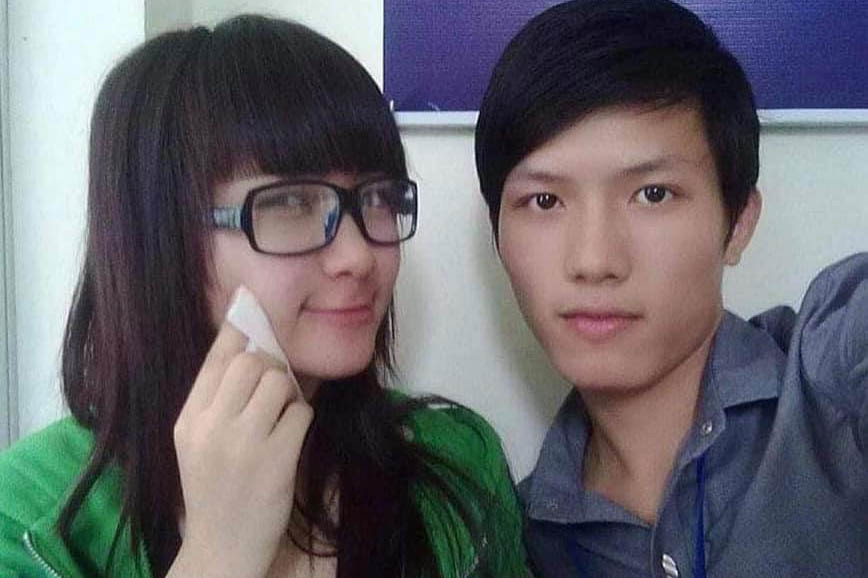 Hoà Minzy chia sẻ bức ảnh kỷ niệm 10 năm quen nhau bên cạnh ca sĩ Anh Tú.