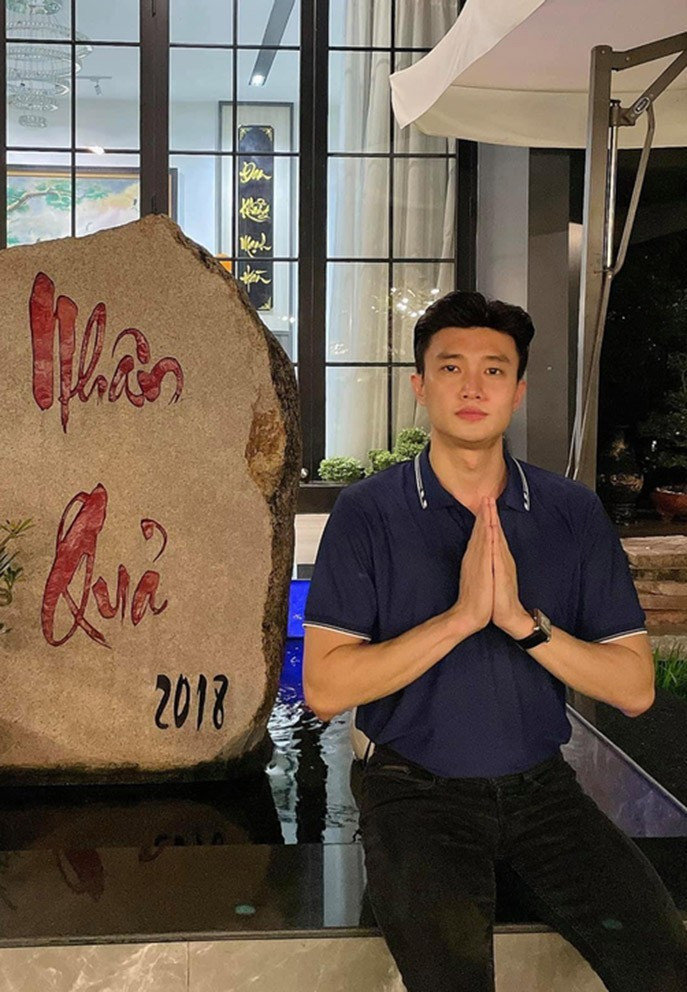 "Mọi sự khó khăn mau qua đi, bình an đến với mọi nhà", diễn viên Quốc Trường bày tỏ.