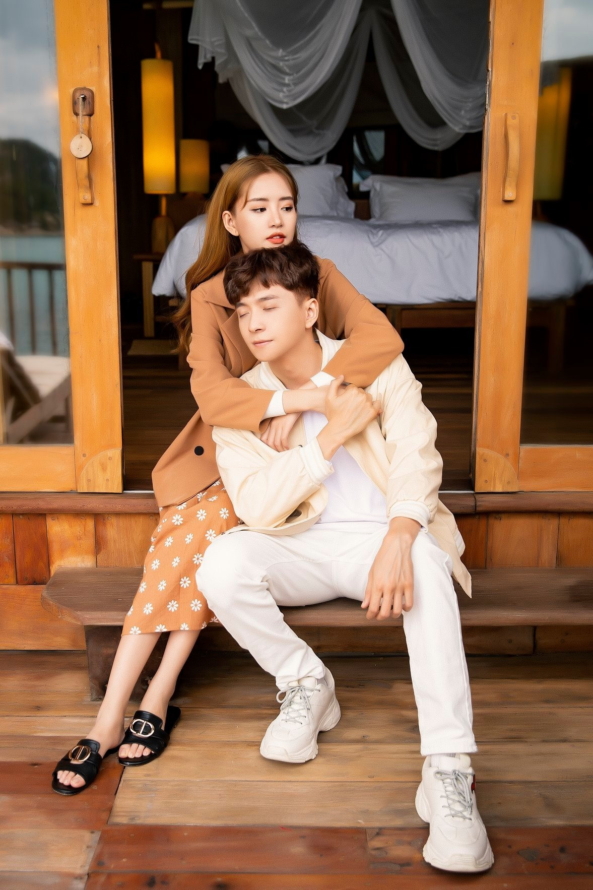 Ngô Kiến Huy tình cảm bên bạn diễn.