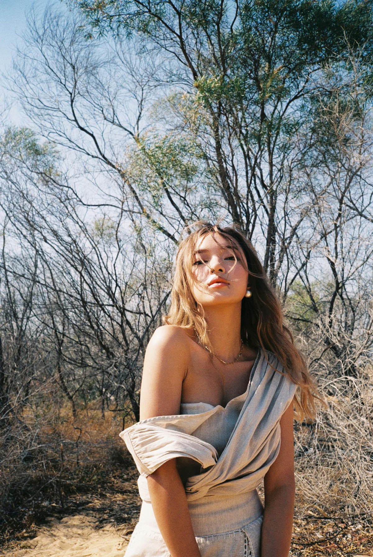 Châu Bùi gợi cảm giữa rừng.