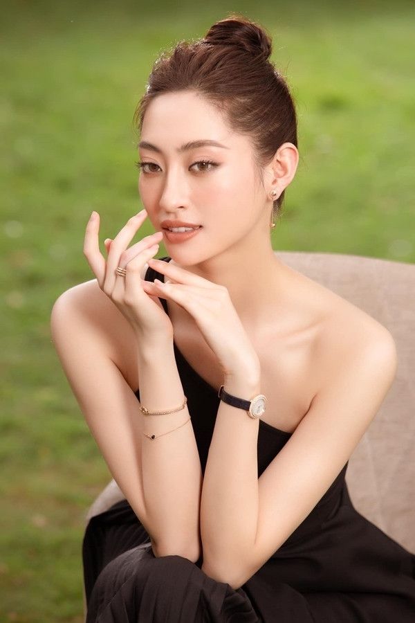 Với lợi thế chiều cao 1,77 m cùng thần thái cuốn hút, Hoa hậu Lương Thùy Linh nhận được nhiều tình cảm của khán giả trong nước và quốc tế.