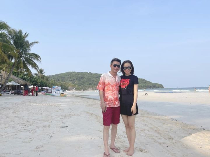 NSND Công Lý có kỳ nghỉ cùng vợ tại Phú Quốc.