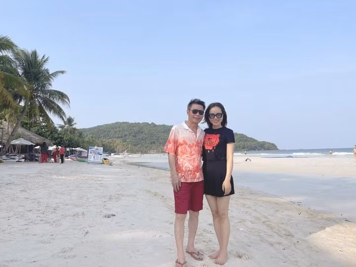 NSND Công Lý có kỳ nghỉ cùng vợ tại Phú Quốc.