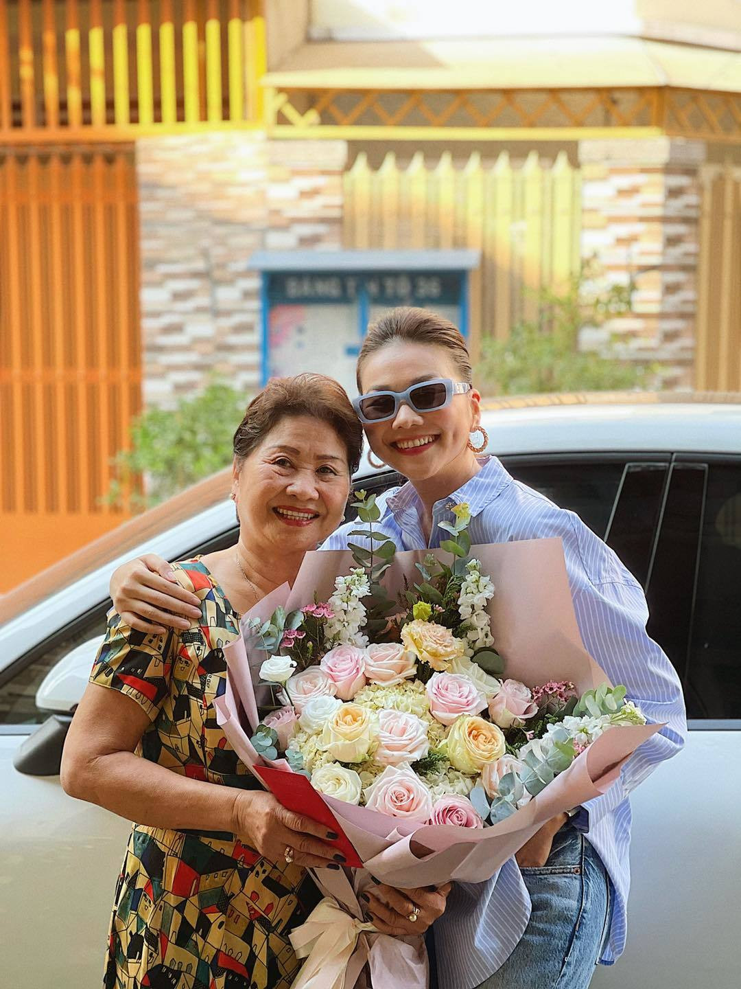 Thanh Hằng đăng ảnh với người phụ nữ cô yêu mến.