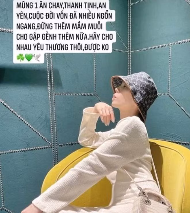 Le Quyen nam tay Lam Bao Chau, check in trong sieu xe 6 ty-Hinh-5