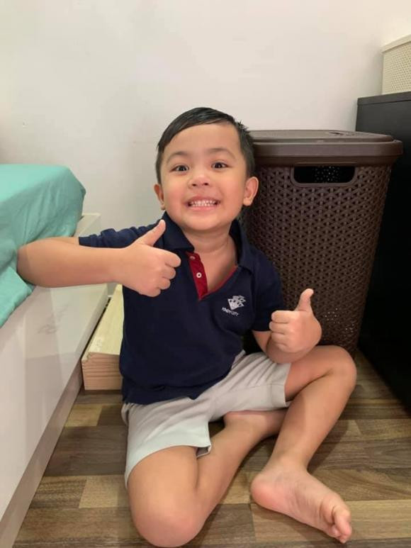 Khi hay tin trở lại trường học, con trai Ái Châu - Huỳnh Đông vô cùng hớn hở, hào hứng.