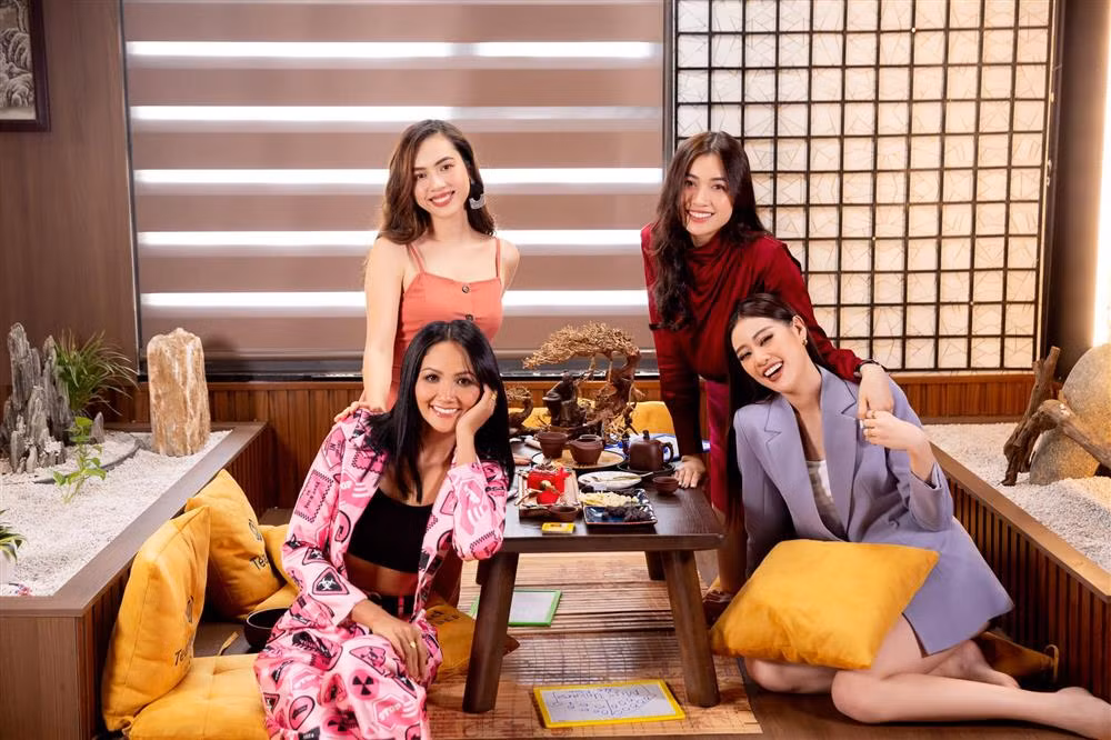 Nguoi dep choi xau Hoang My tai Miss Universe 2011 la ai?