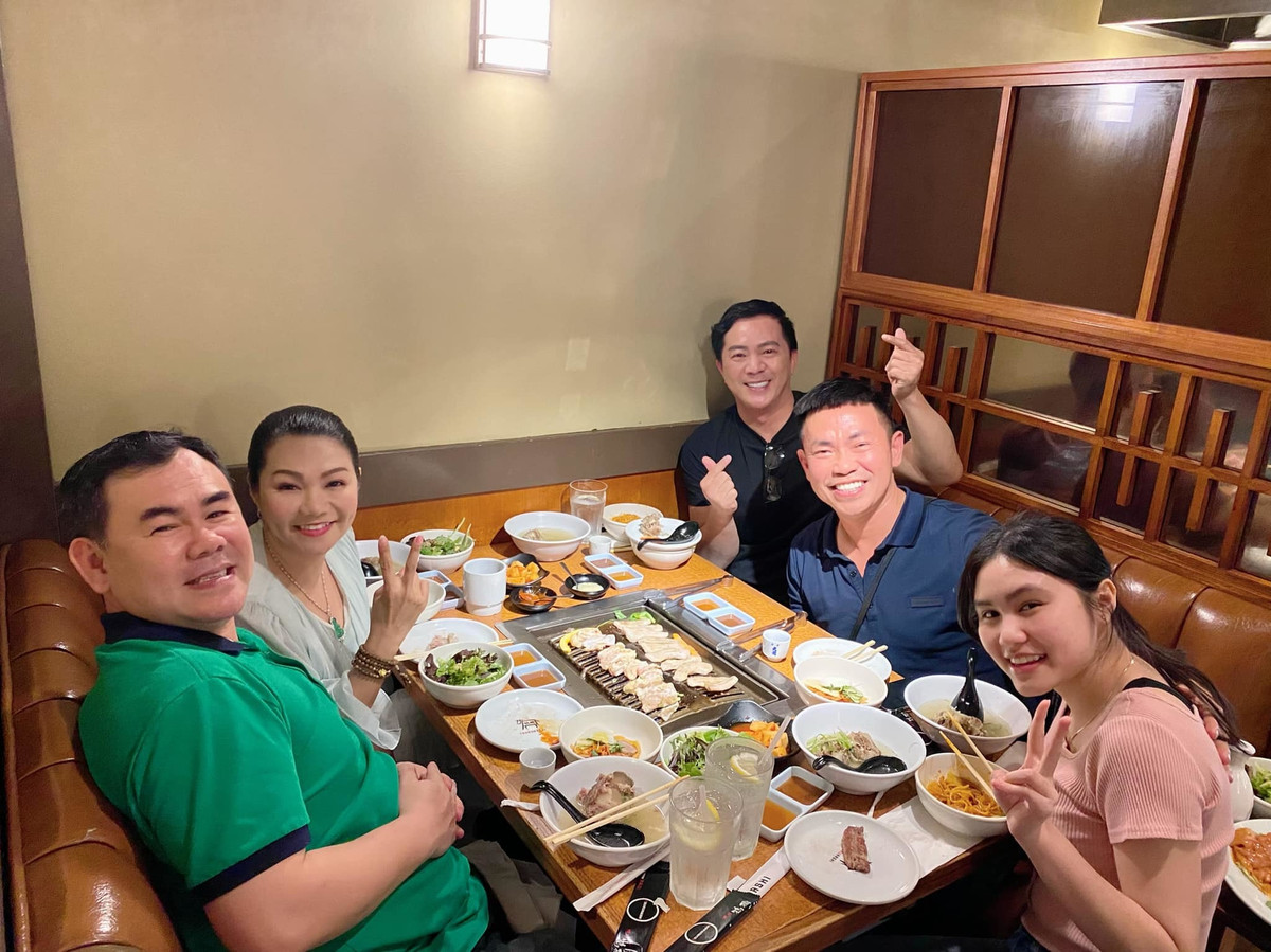 Trong niềm vui ngày sinh nhật, Ngọc Huyền vẫn chạnh lòng trước tình hình dịch bệnh ở Mỹ và Việt Nam.