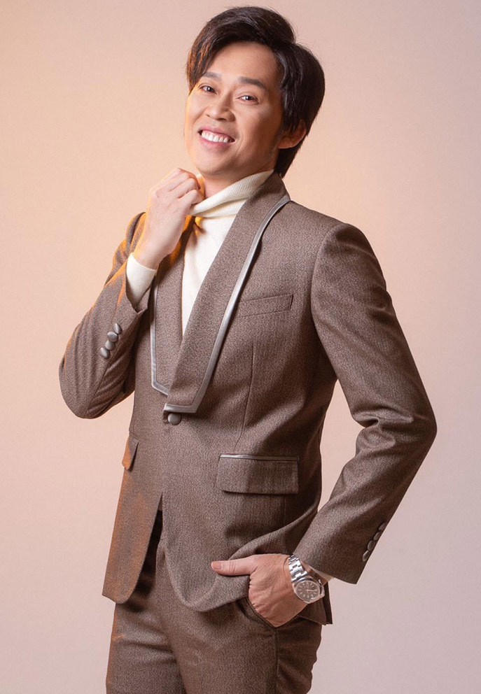 Sao Việt hôm nay 12/4: Hoài Linh ngày càng phong độ, lịch lãm khi thay đổi phong cách ở tuổi 51.