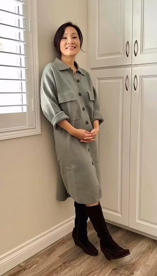 "Cuối tuần vui vẻ cả nhà nhé', Hồng Đào chia sẻ ảnh mới.