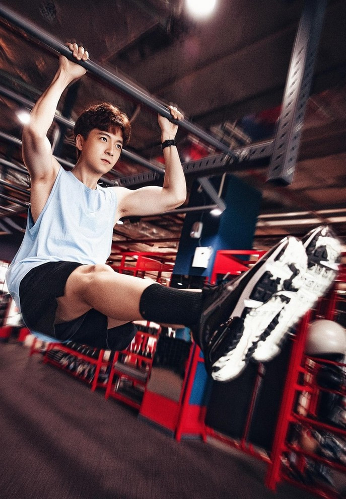 Ngô Kiến Huy tích cực tập gym tăng cơ để chuẩn bị cho dự án mới.