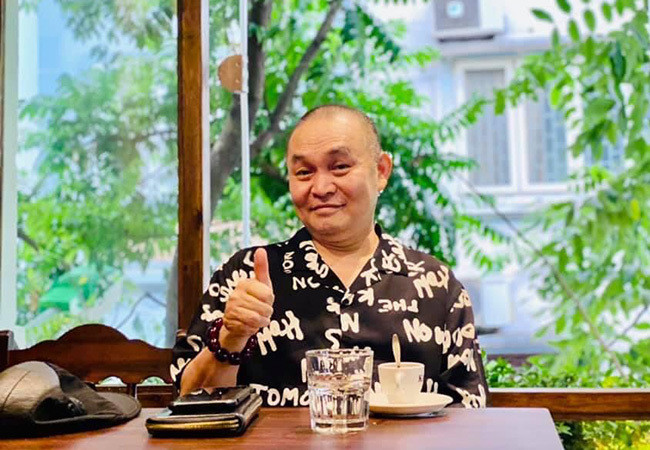 Sao Việt hôm nay 14/4: Nghệ sĩ Xuân Hinh đăng ảnh khoe áo mới được một người đặc biệt tặng.