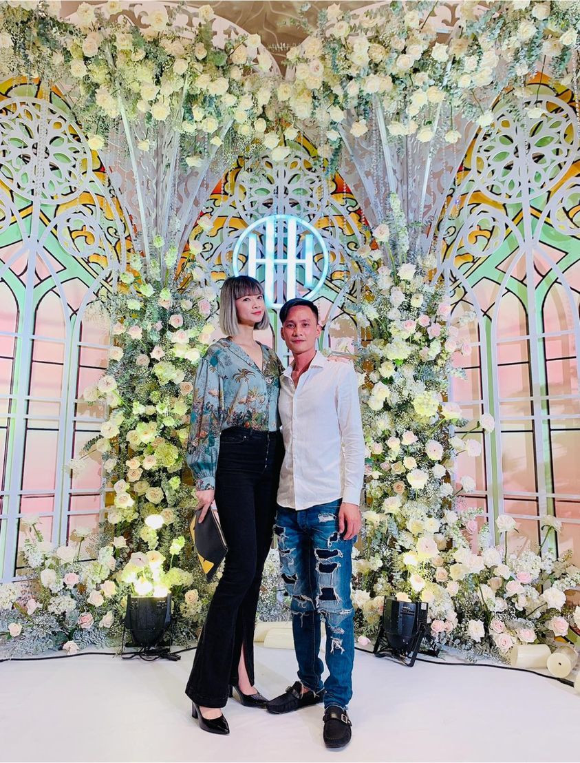  Sao Việt hôm nay 17/9: Hạ Vy hạnh phúc bên ông xã.