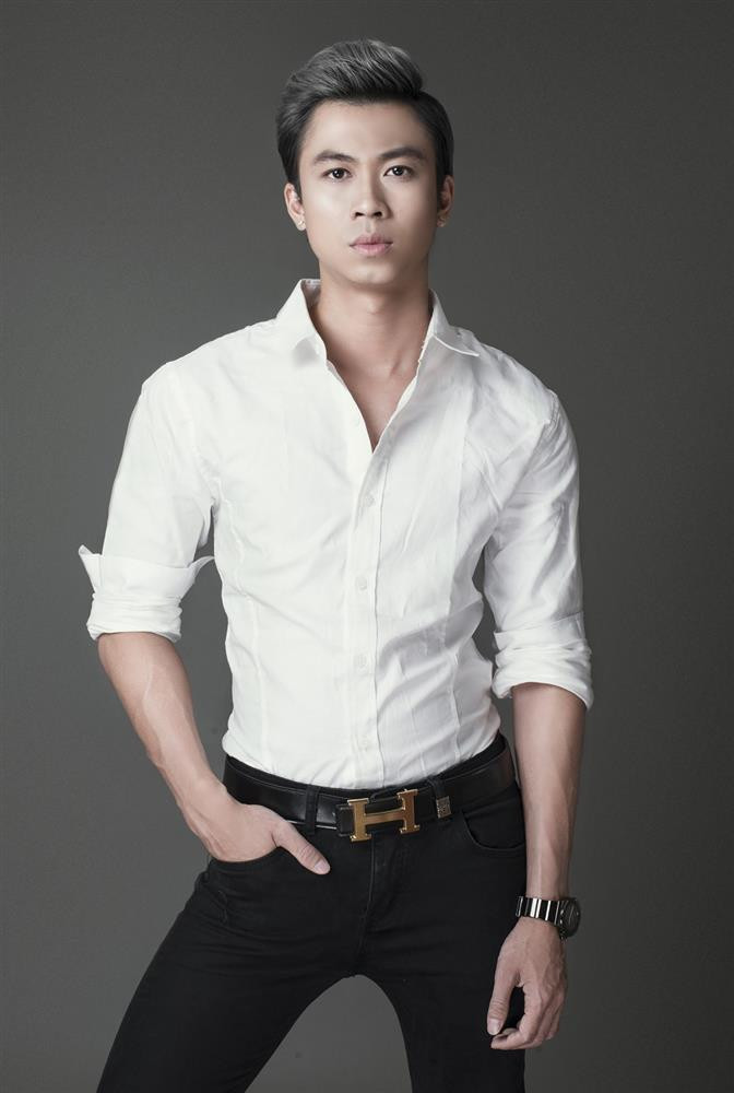 Ho Viet Trung tang boc Vo Hoang Yen: 