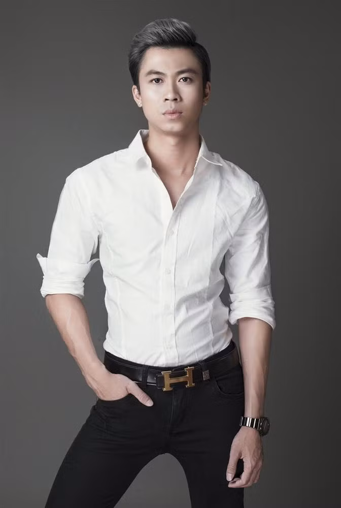 Ho Viet Trung tang boc Vo Hoang Yen: 